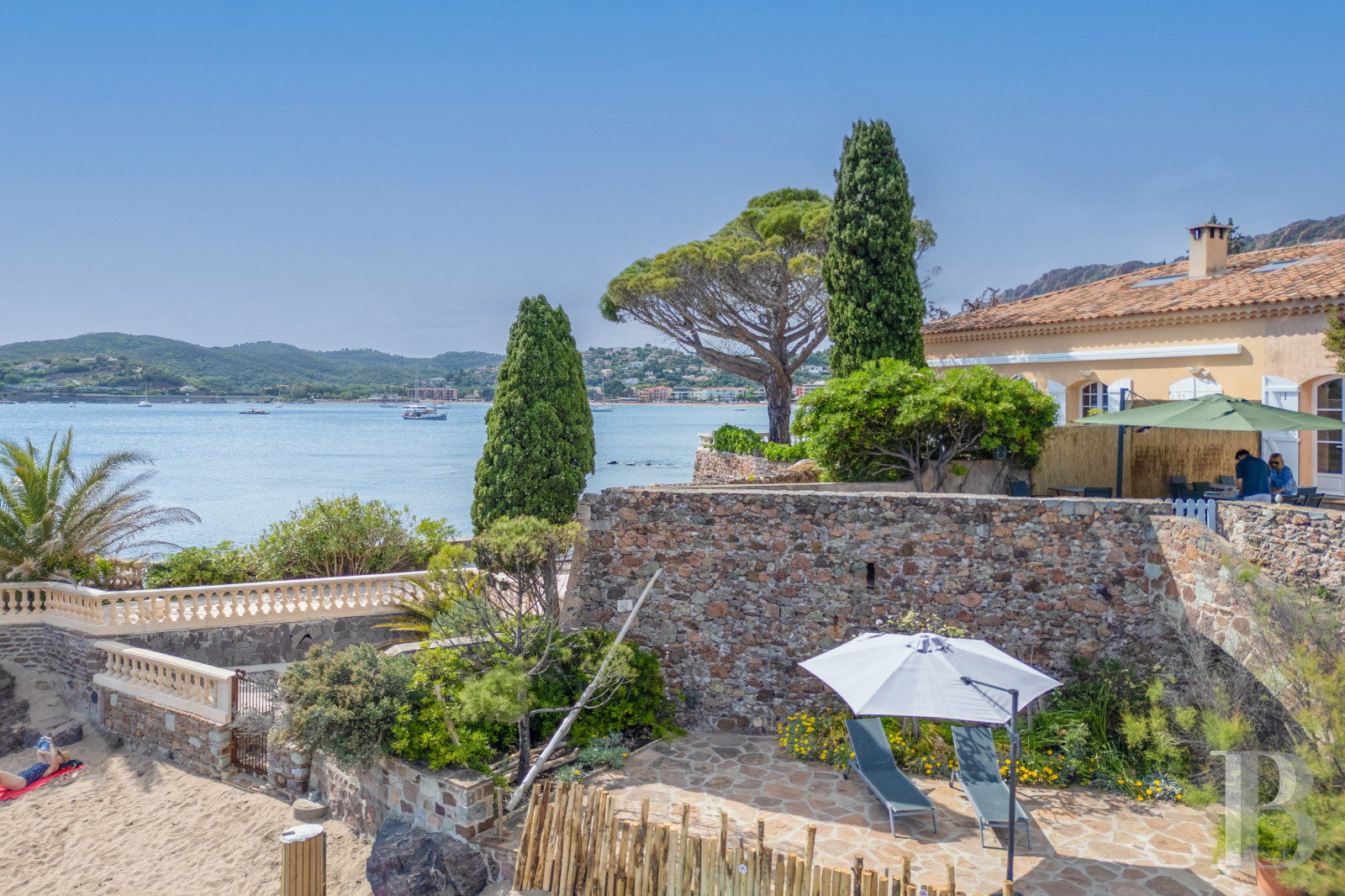 A family home built on the foundations of an ancient fortress in Agay harbour, Saint-Raphaël - photo  n°21